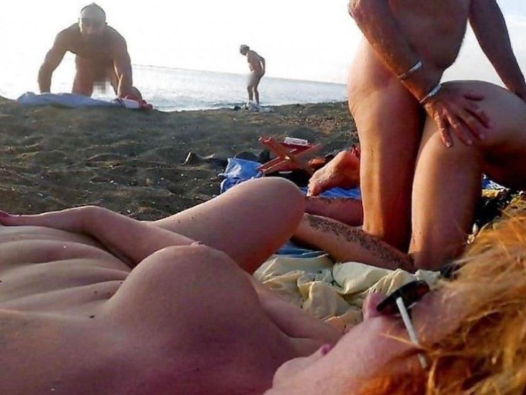 Joder en una playa pública