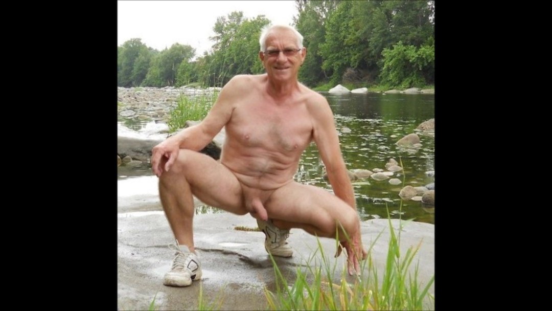 Abuelo de baile desnudo