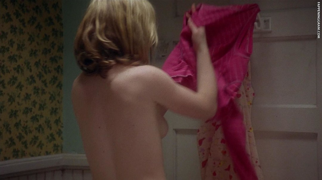 Julia Stiles desnuda en la película