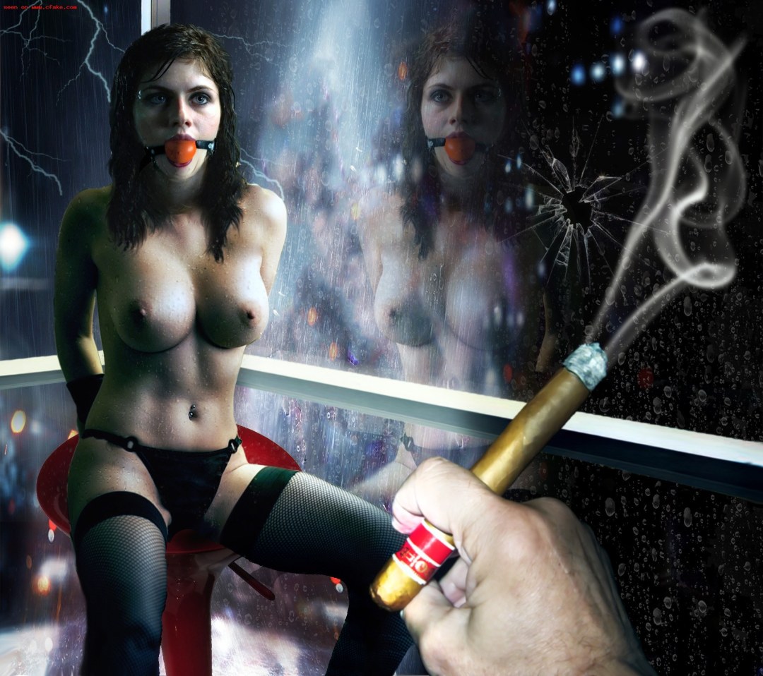 Desnudo Alexander Daddario bdsm