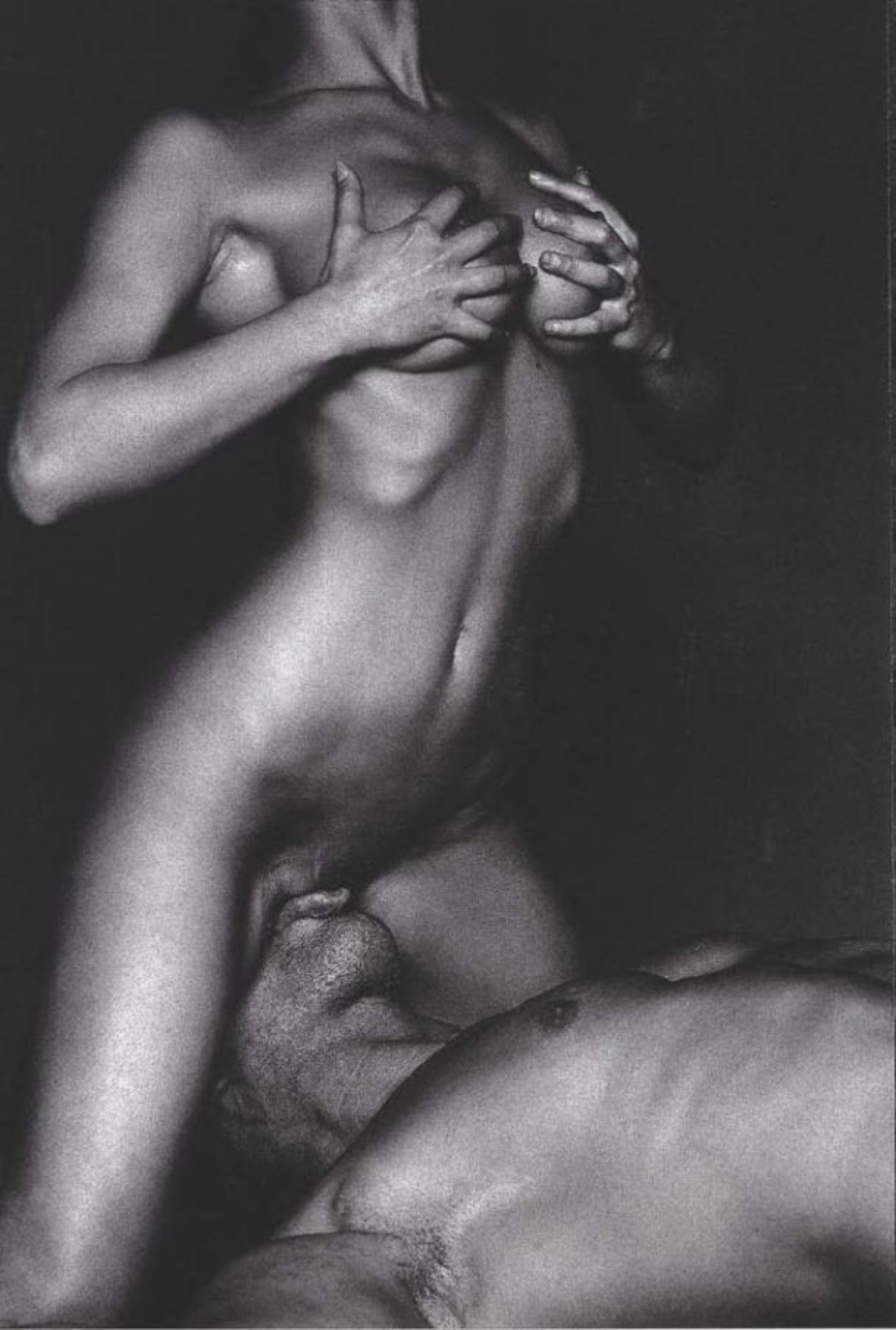 Pasión de hombre y mujer desnudos