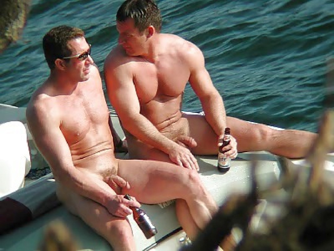 Erección de playa desnuda retro
