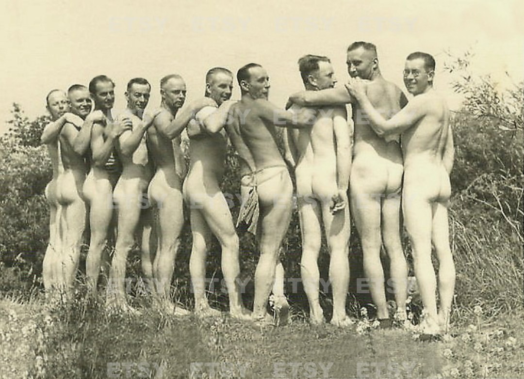 Chicos de la Primera Guerra Mundial desnuda
