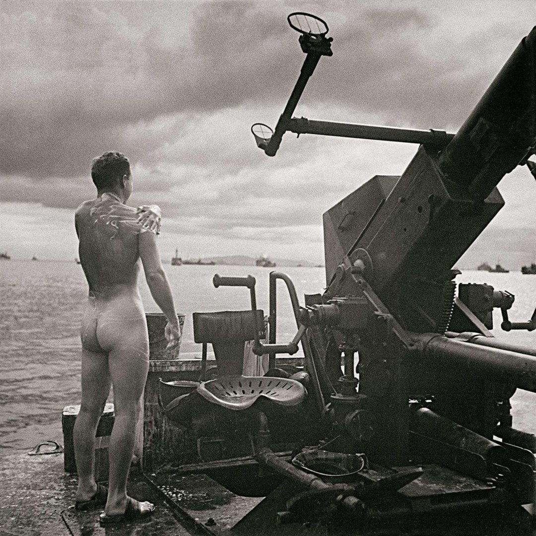 Soldados desnudos de la Segunda Guerra Mundial