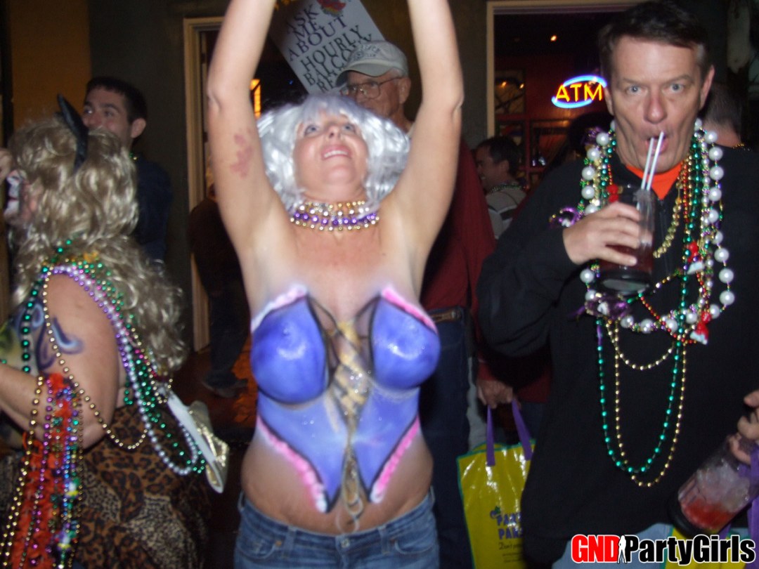 El pecho se iluminó en la fiesta corporativa