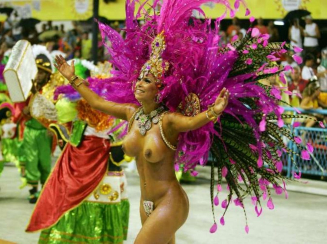Andrea Martins Brasili Carnaval desnudo