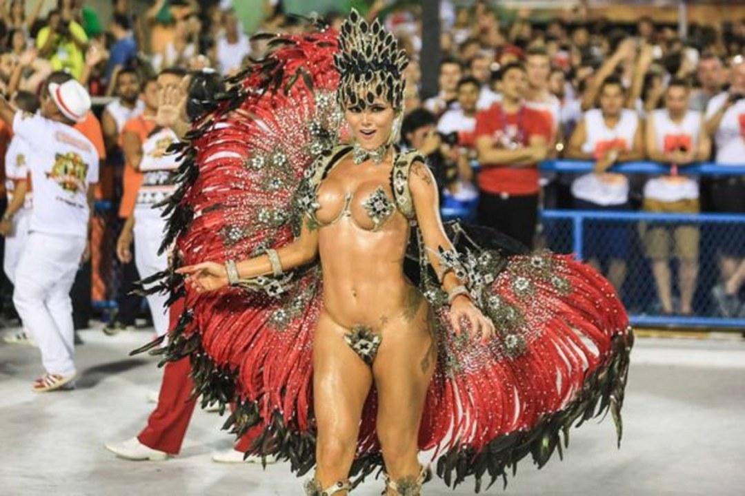 Río Carnival +18