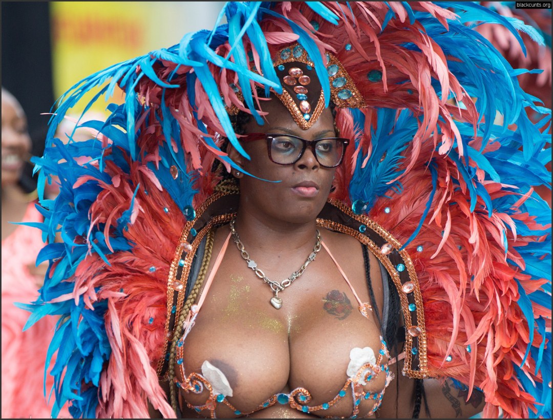 Grandes tetas en el carnaval en Río