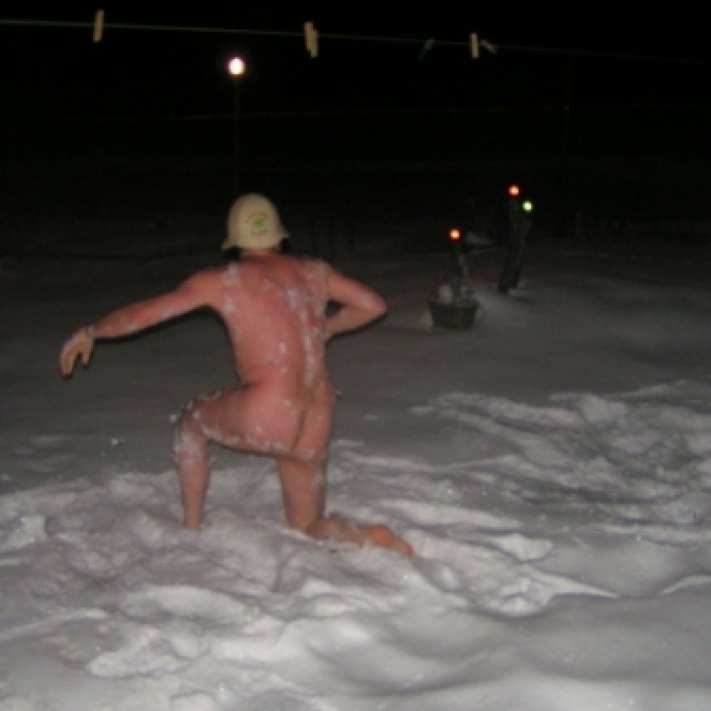 Bañarse en el hoyo desnudo