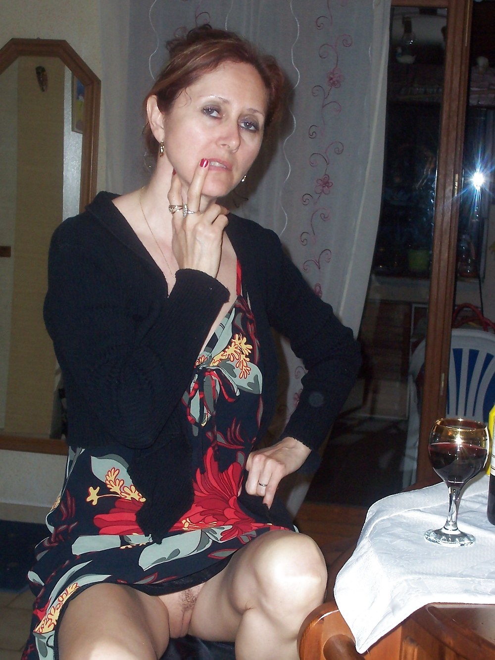 Mujeres adultas Privadas bajo una falda