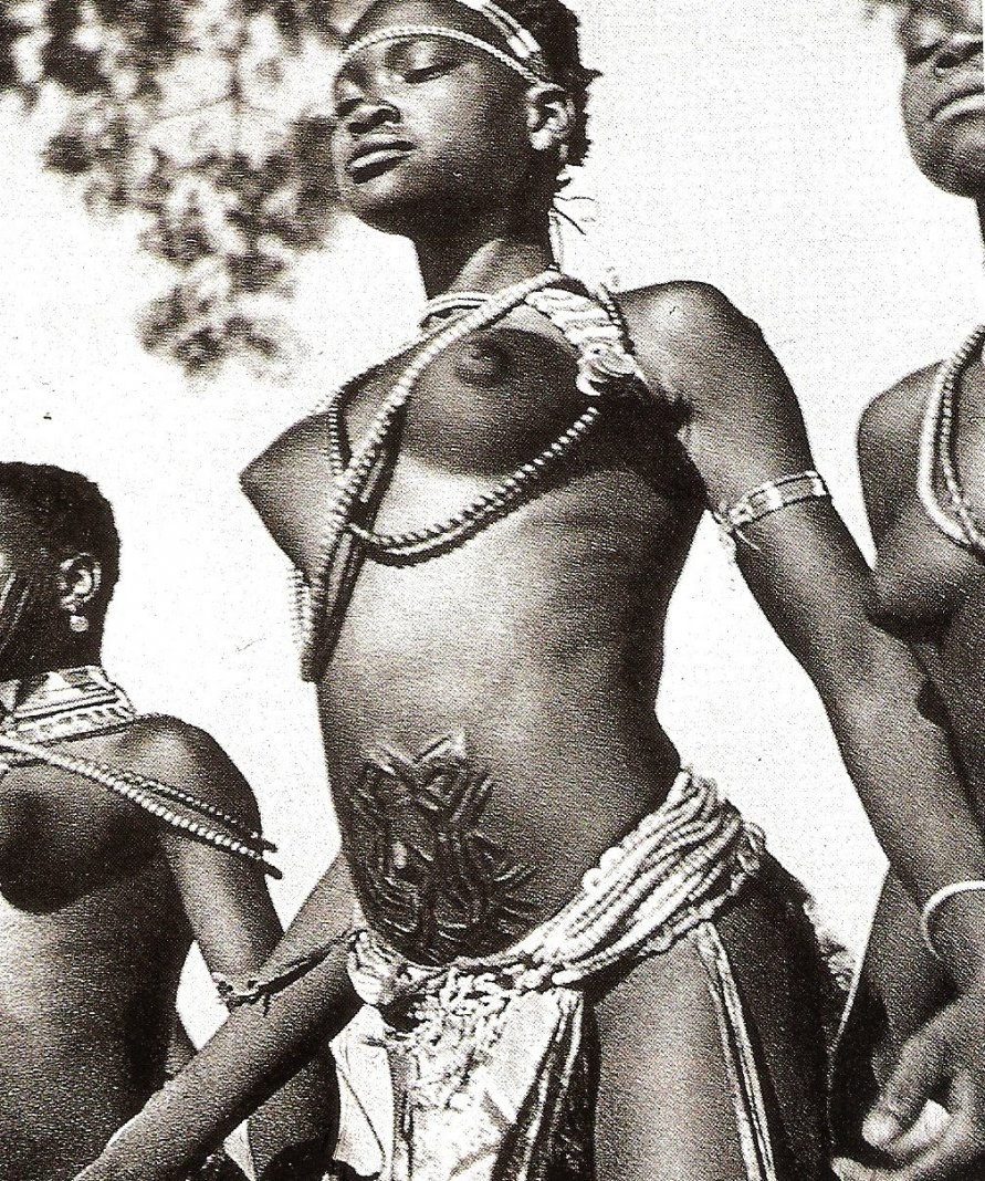 Aborígenes las mujeres están desnudas