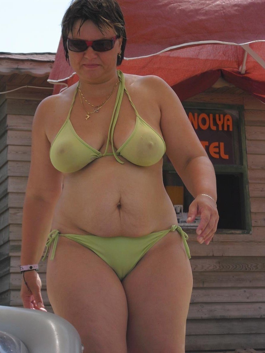 BBW en trajes de baño transparentes