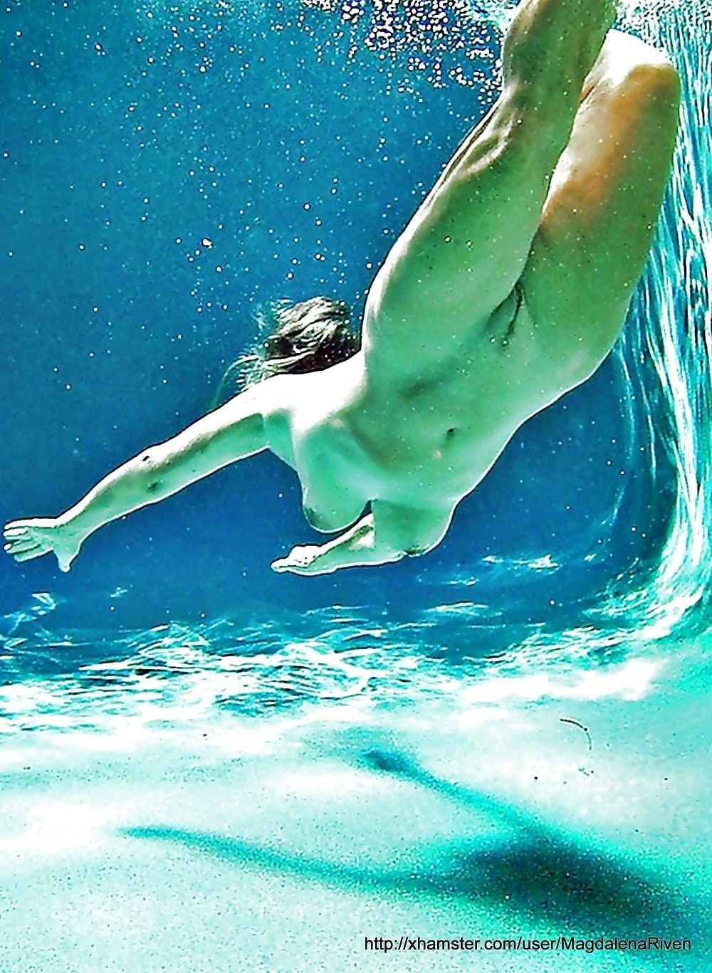 Chicas bajo el agua sin ropa