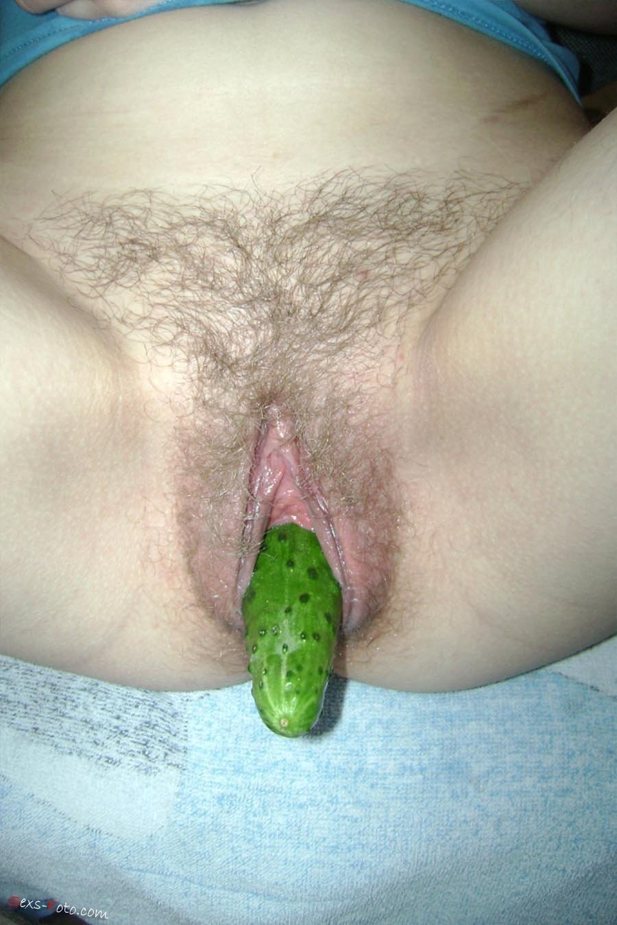 Enorme pepino en el coño