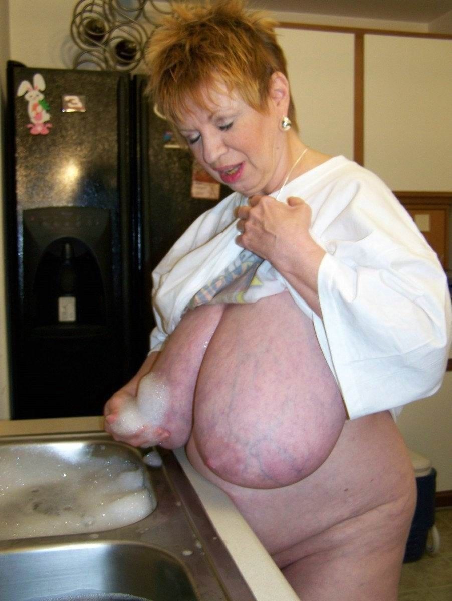 Abuelas con grandes tetas