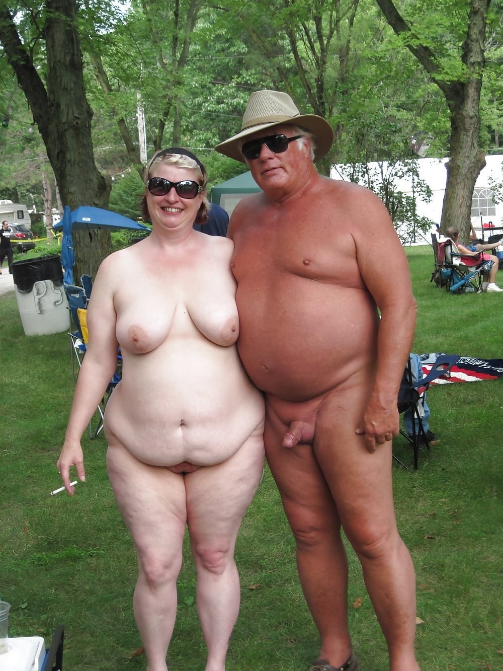 Parejas de ancianos desnudos gordos