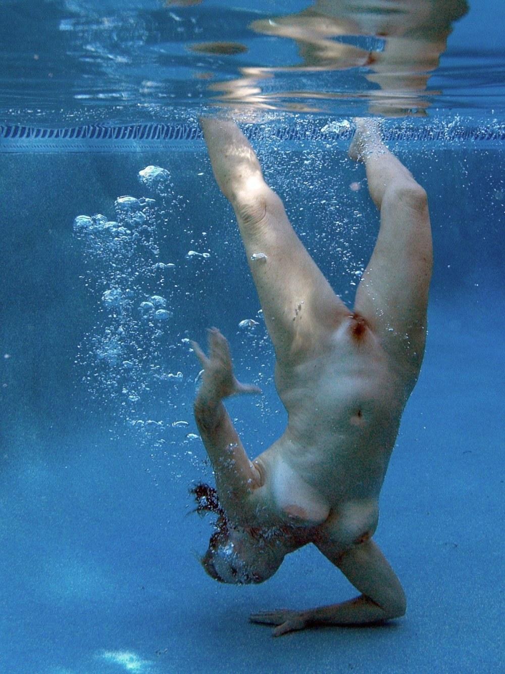 Nadar desnudo 18