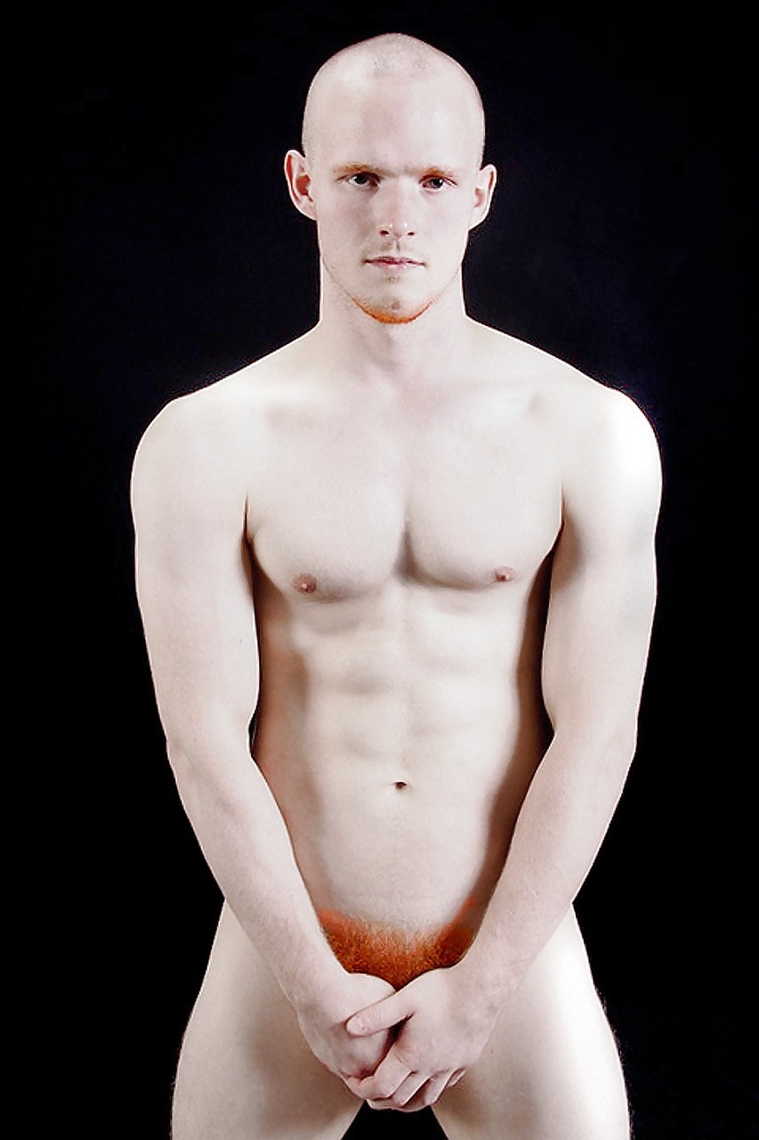 Chicos de color rojo desnudo