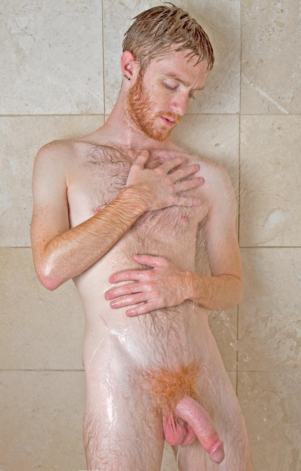 Miembro rojo peludo desnudo