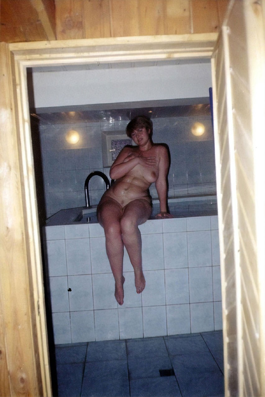 Desnudo en el baño veeping