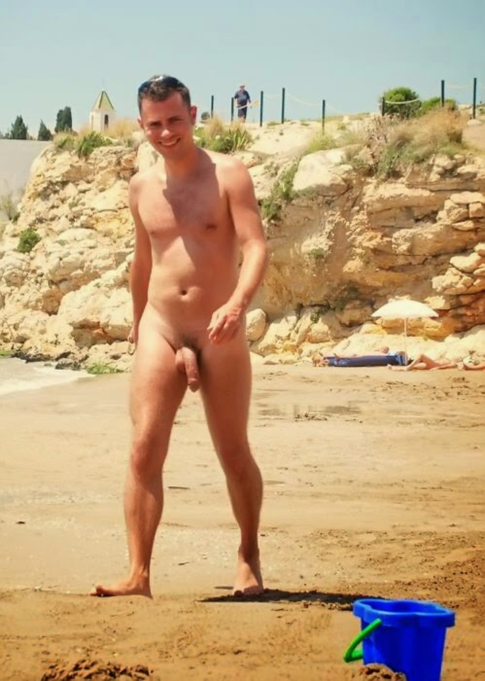 Chicos rusos desnudos en la playa