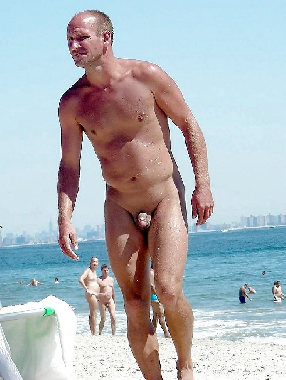 Hombres sin bragas en la playa