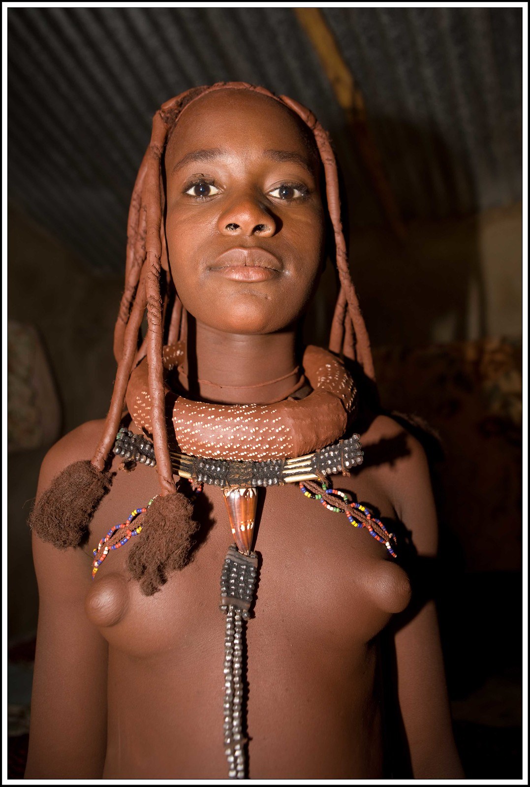 Khimba mujer desnuda