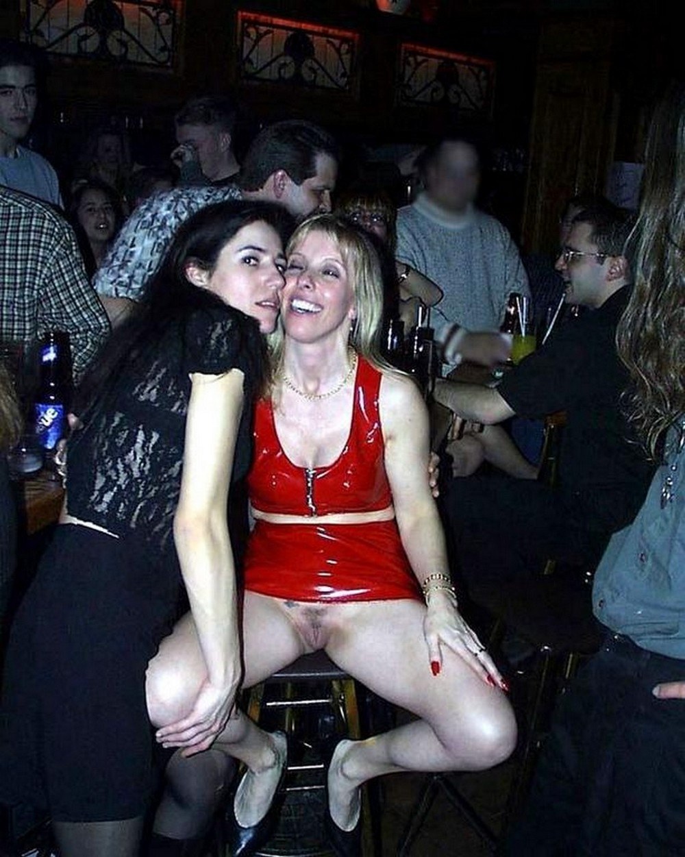 Girlas desnudas borrachas sin bragas