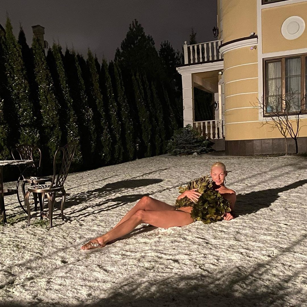 Anastasia Volochkova en topless