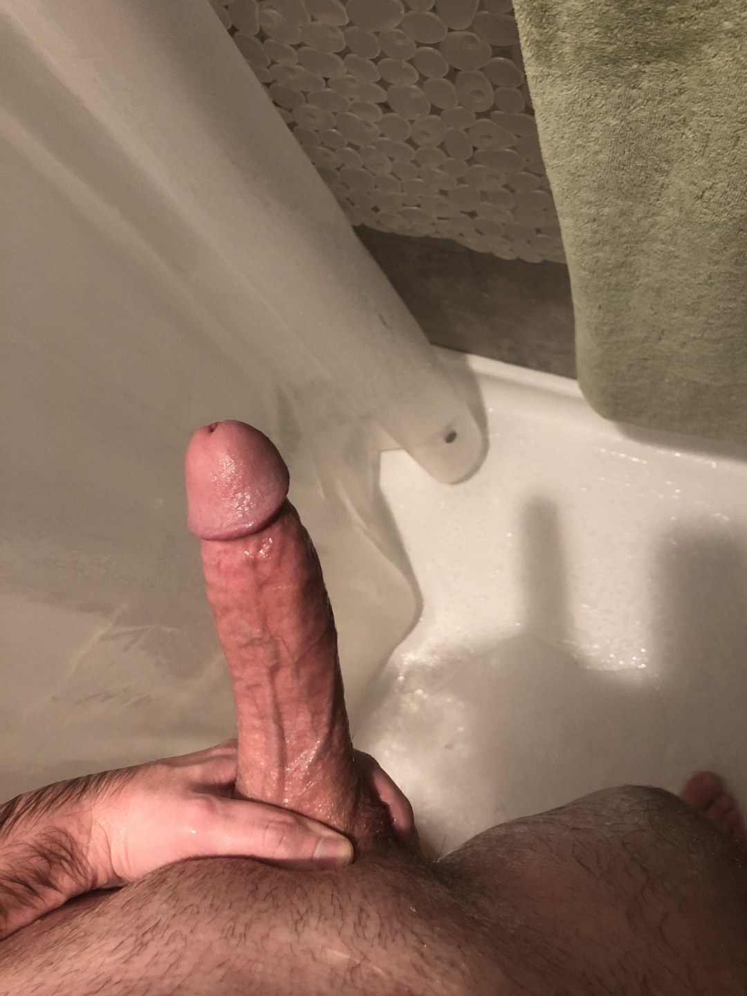 Gran pene en el baño casero