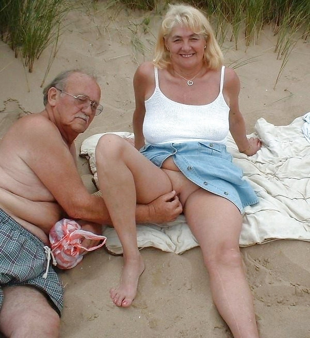 Abuelo y abuela sin bragas