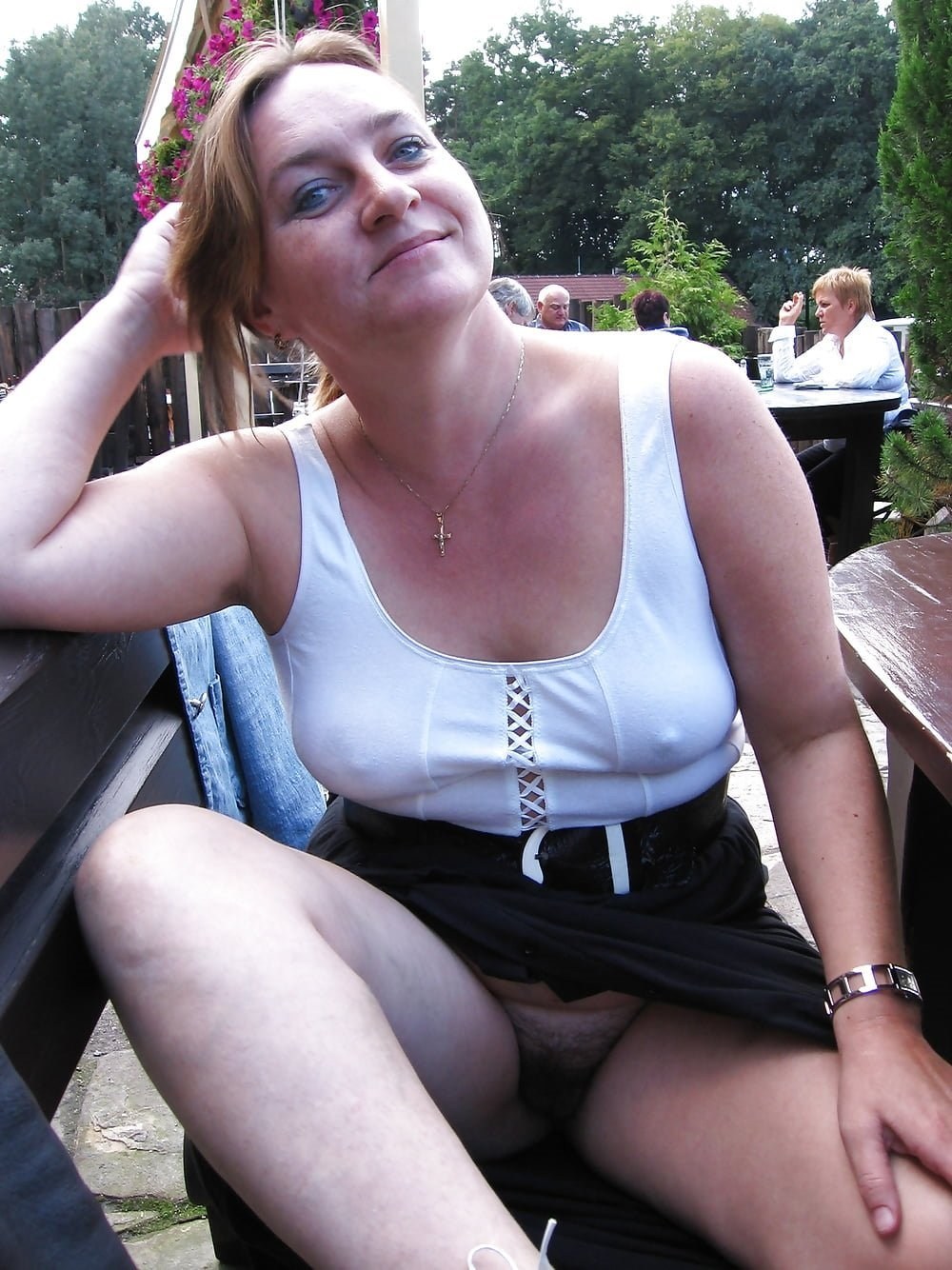 Una mujer adulta iluminada
