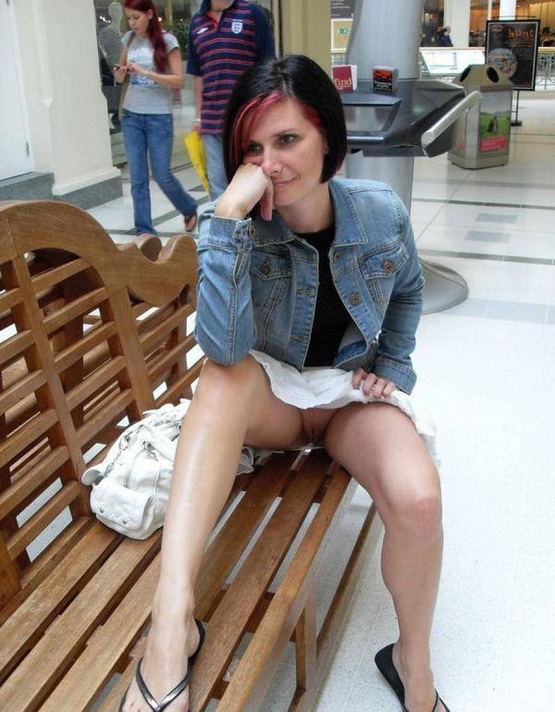 Chicas en faldas sin bragas