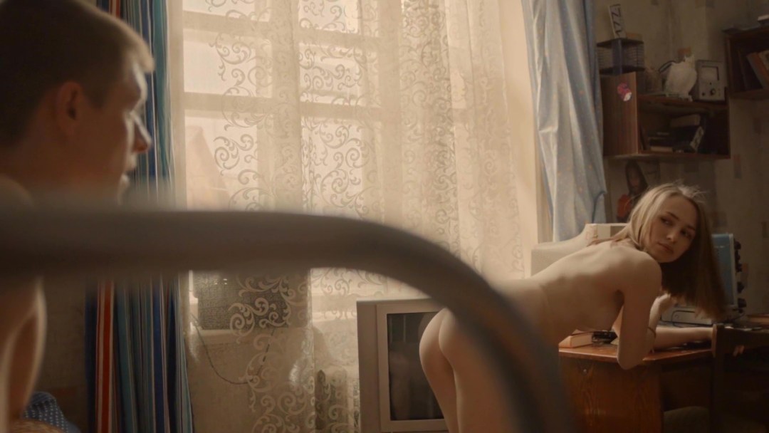 Yana Enzhaev en escena desvergonzada