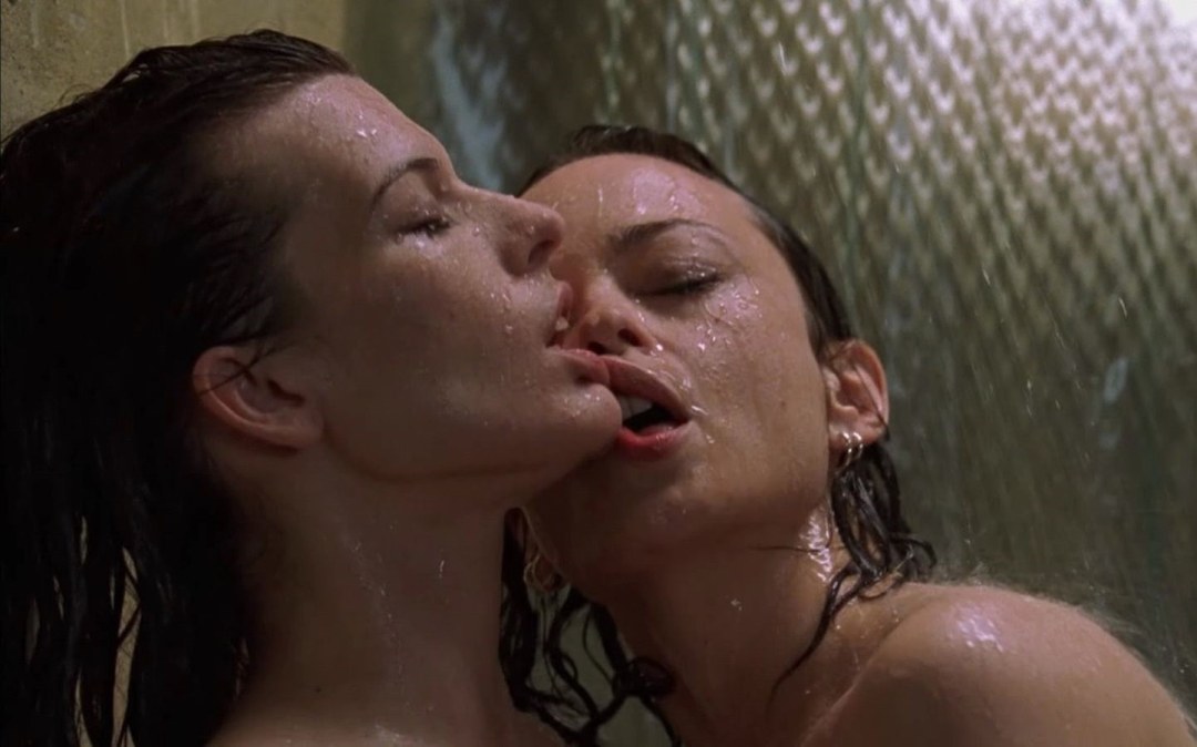 Escenas eróticas con Mila Yovovich
