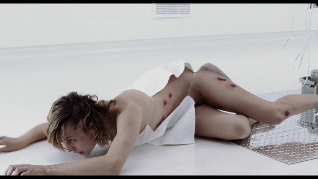 Milla yovovich desnudo oblast mal