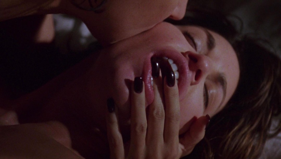 Gina Gershon Escena sexy