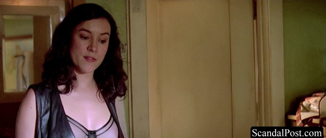 Jennifer Tilly en la película Escape 1994