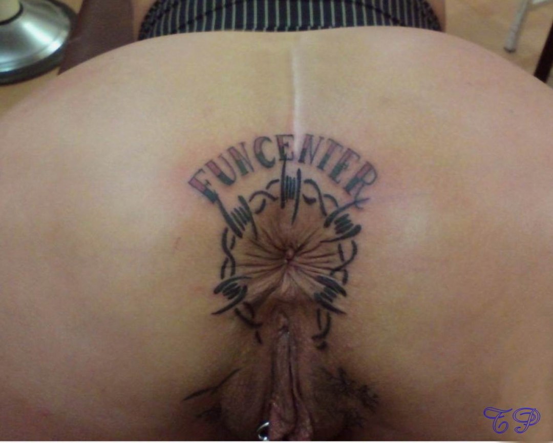 Estrella porno con tatuaje en el ano