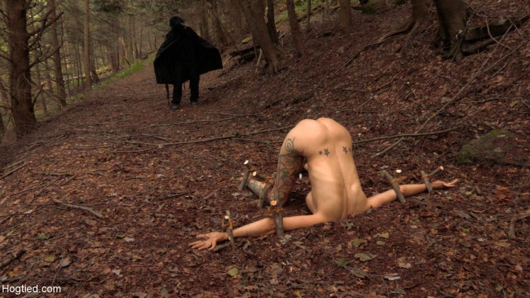 Mujeres desnudas en el bosque asesinadas