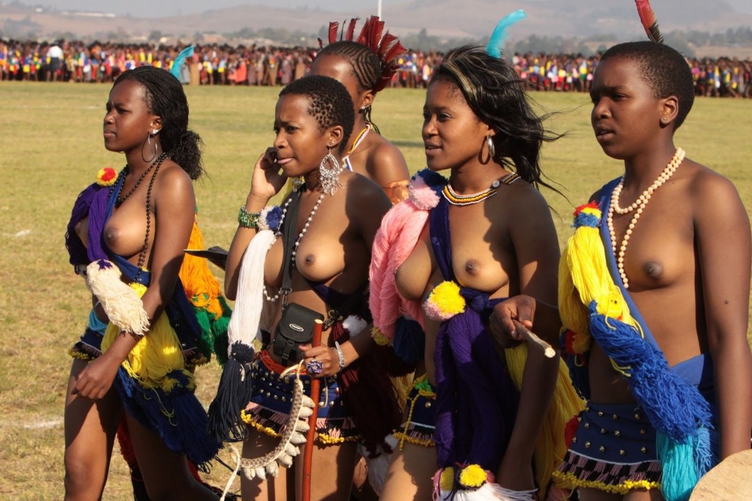 Mujeres desnudas de tribus africanas