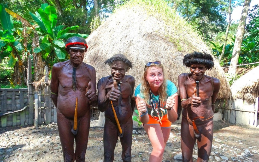 Aborígenes desnudos Papua Nueva Guinea
