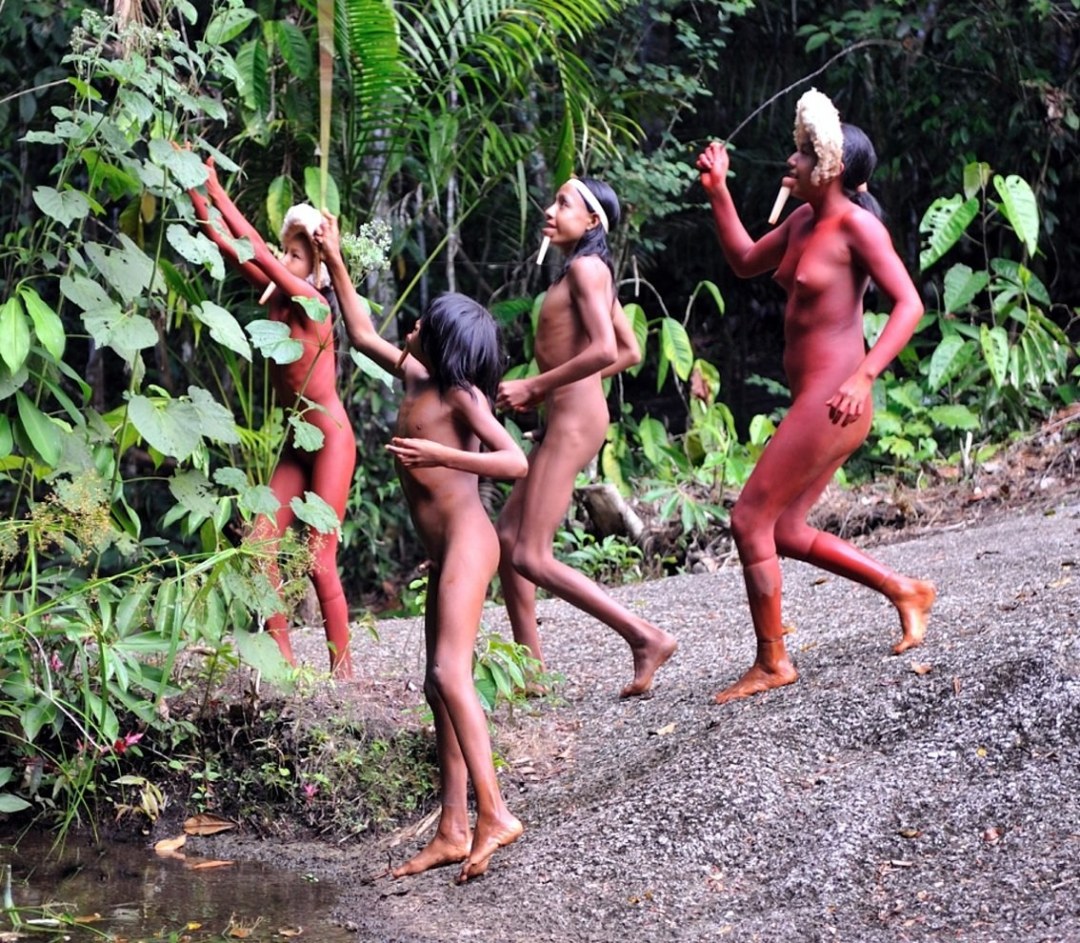 Mujeres desnudas del Amazonas