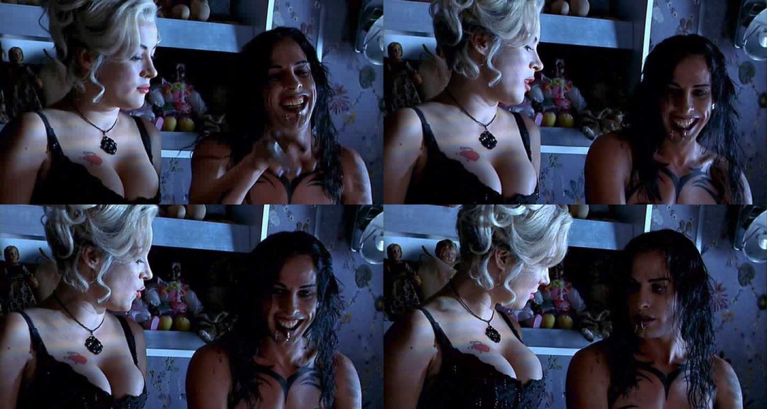 Jennifer tilly escenas calientes