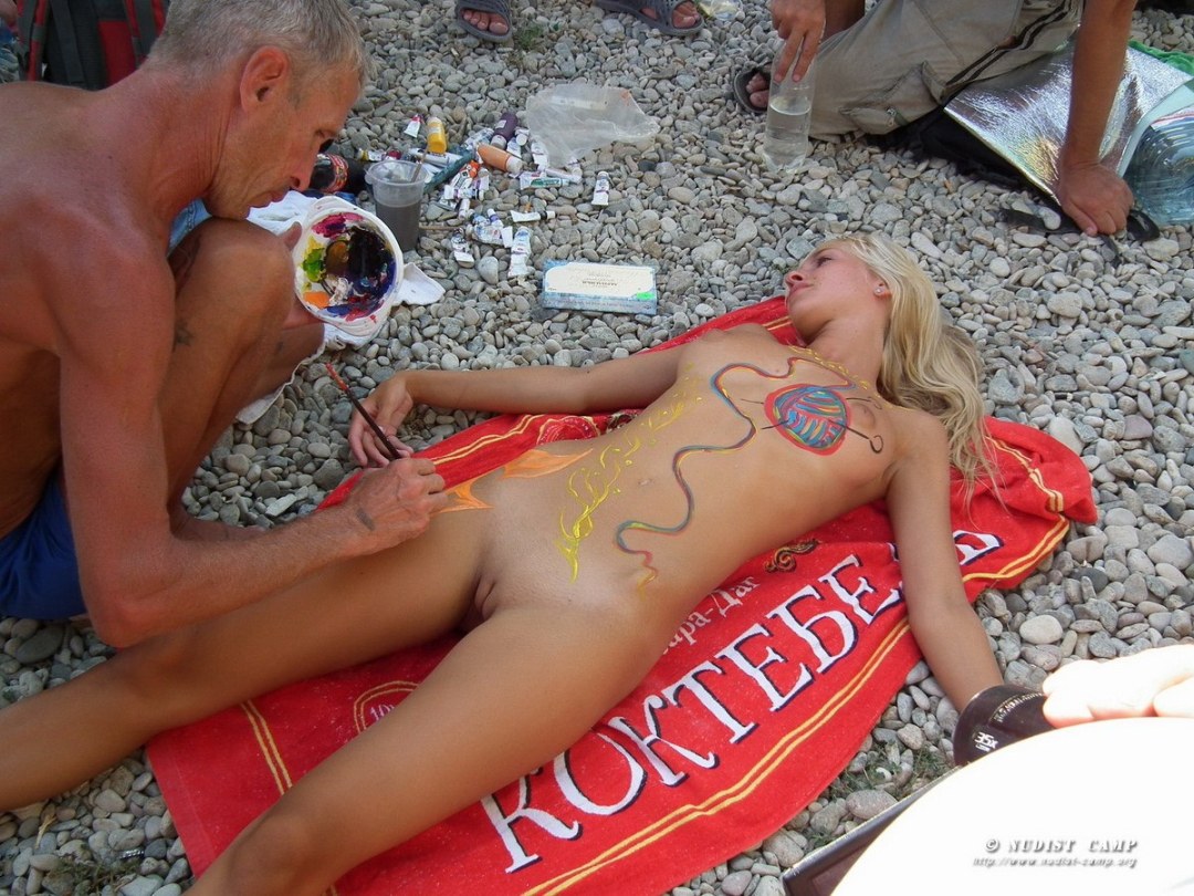 Arte corporal nudismo familiar
