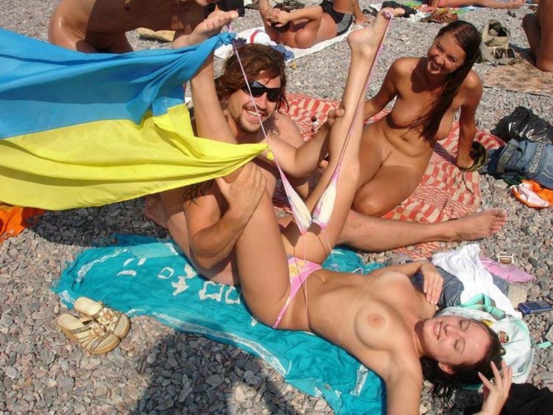 Nudistas en playas ucranianas