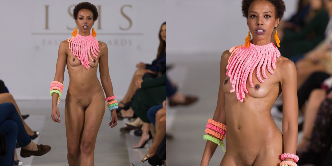 Desfile de moda en París desnudo