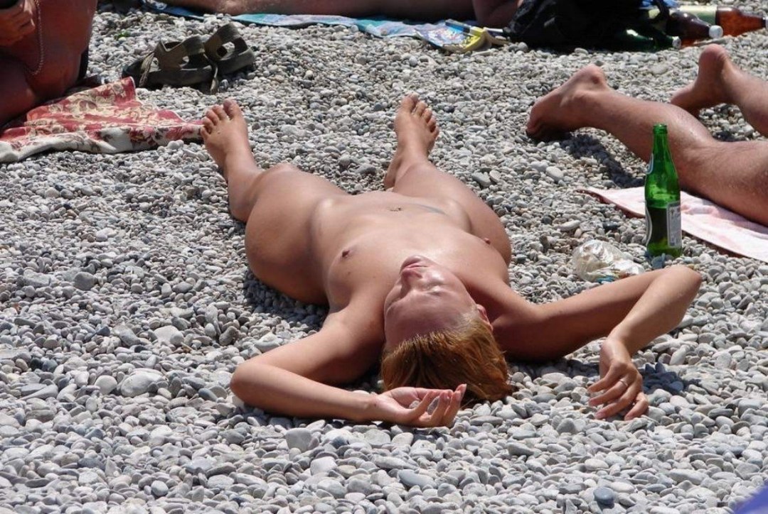 Mujeres desnudas en las playas de Crimea