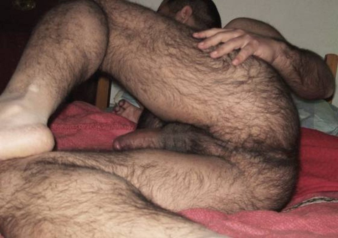 Hombres peludos desnudos privados