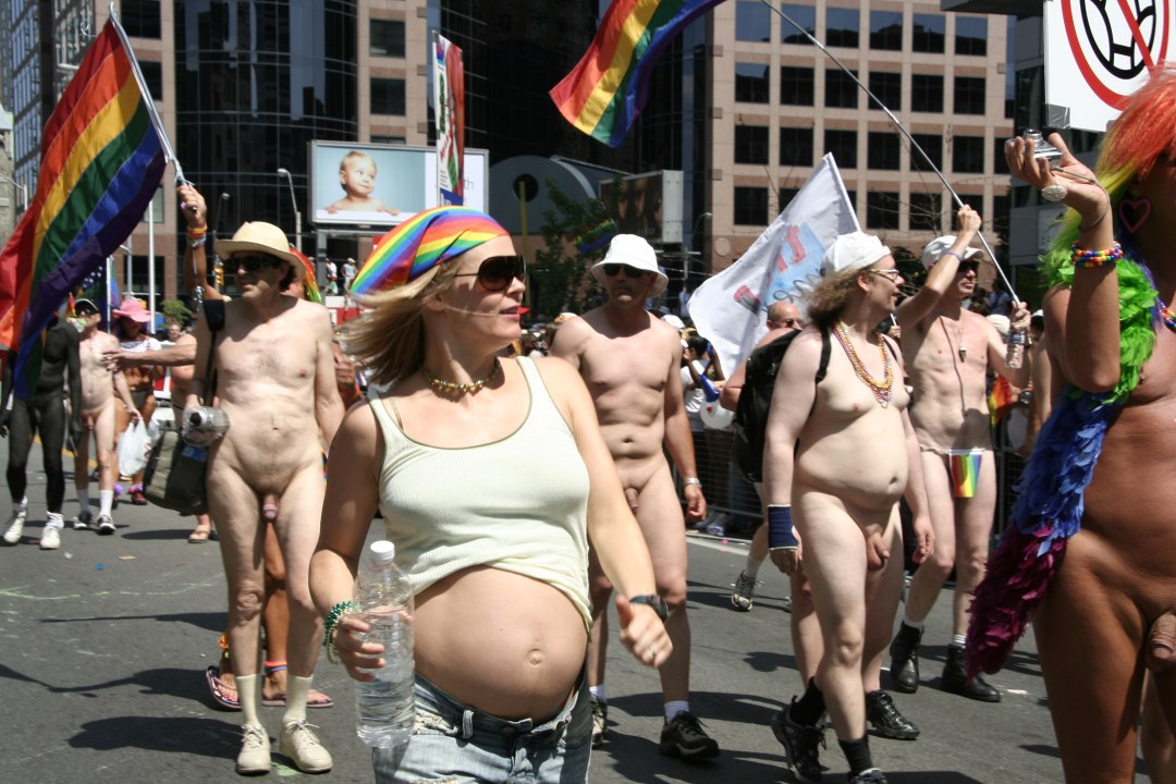 Desfiles europeos desnudos